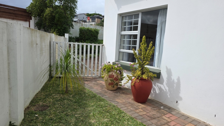 3 Bedroom Property for Sale in Fraaiuitsig Western Cape